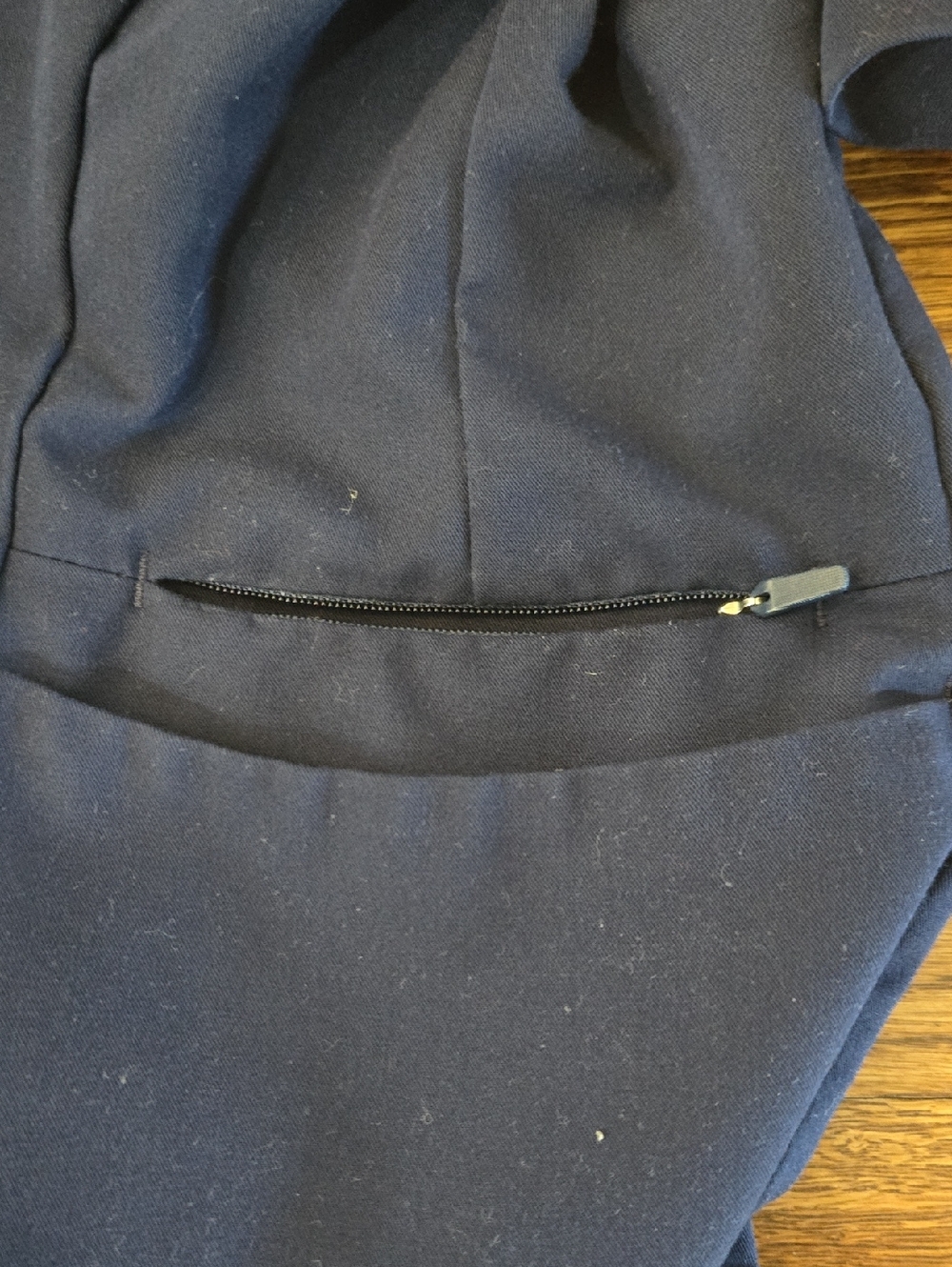 FIGS Inala Slim Scrub Top 3 Pockets Invisible Zipper Navy Size XS - Picture 5 of 7